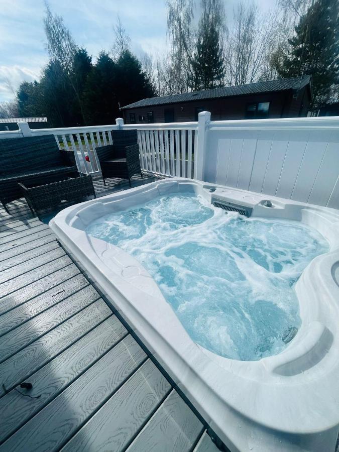 Evergreen Lodge With Hot Tub York Exterior foto